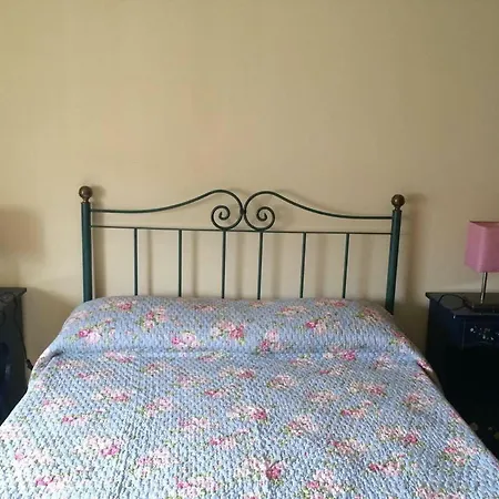 Spacious Sea Front With Garage Apartament
